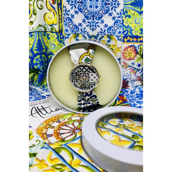 Attia orologio maioliche bianche e nere