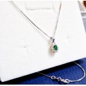 Collana con pendente ovale 5x3 verde e cornice di zirconi in argento 925