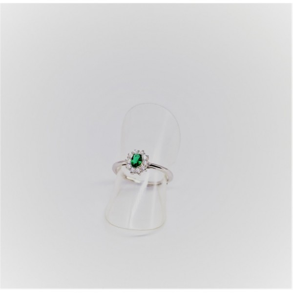 Anello con centrale ovale 5x3 verde in argento 925