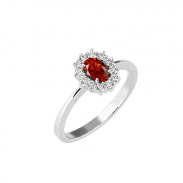 Anello con centrale ovale rubino e contorno diamanti