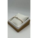 Bracciale filo di perle freshwater e sfera in oro bianco satinato con susta in oro bianco