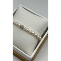 Bracciale filo di perle freshwater e sfera in oro bianco satinato con susta in oro bianco