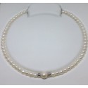 Collana filo di perle freshwater con 2 sfere e susta in oro bianco 