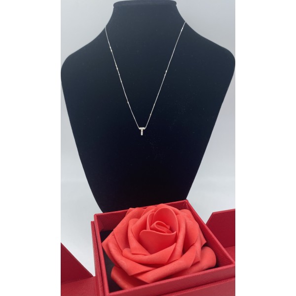 Collana lettera T con diamanti 