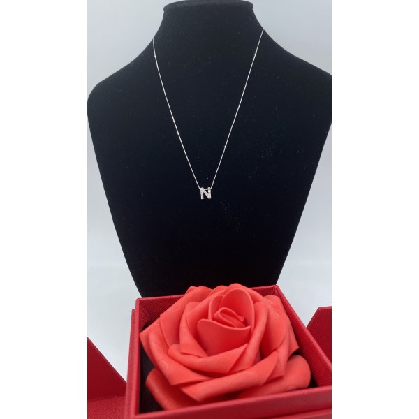 Collana lettera N con diamanti 