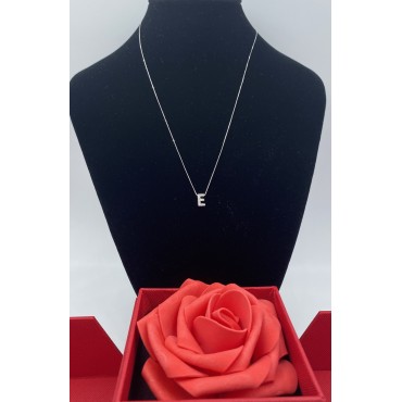 Collana lettera E con diamanti 