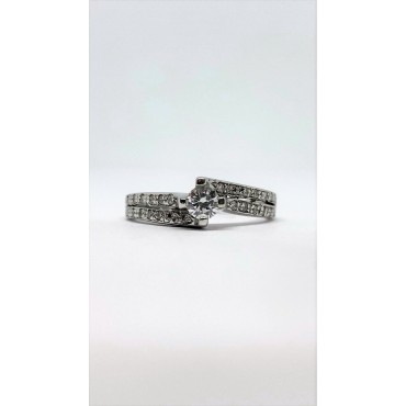 Anello solitario in oro bianco 18kt e diamante da 0,25ct con diamanti laterali 0,26ct