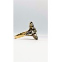 Anello toppa ovale con zaffiro e rosette di diamanti