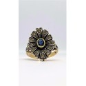 Anello toppa ovale con zaffiro e rosette di diamanti