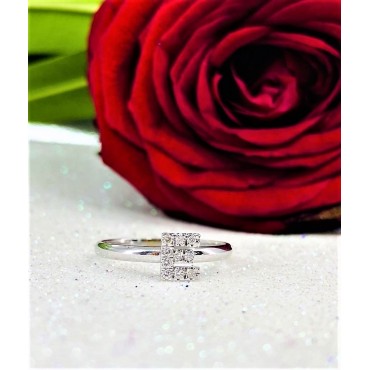 Anello iniziale E oro bianco e diamanti