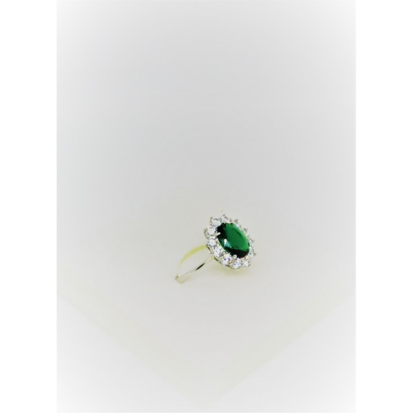 Anello con pietra semi-preziosa verde