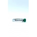 Anello solitario con smeraldo e diamanti