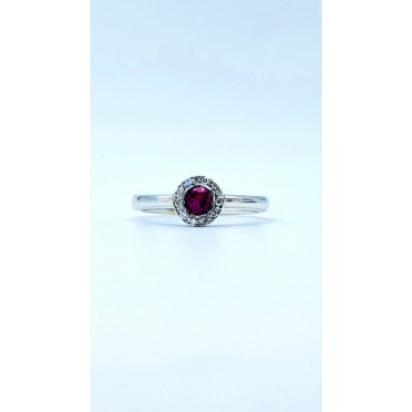 Anello solitario con rubino round e diamanti 