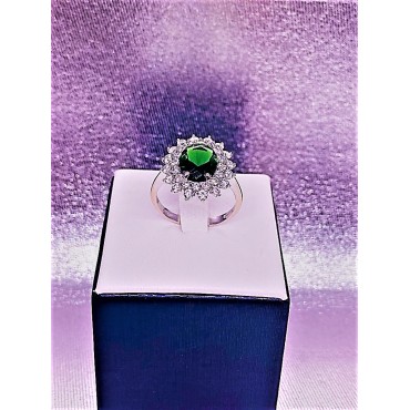 Anello Con Pietra Semi-Preziosa Verde e doppio contorno di zirconi