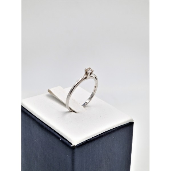 Anello solitario in oro bianco e diamante 0.10ct
