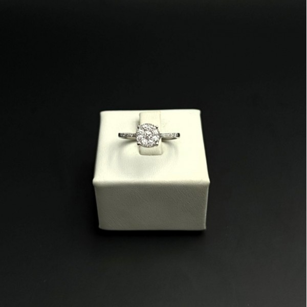 Solitario oro bianco 18kt con diamante centrale 0,07ct e contorno 0,44ct