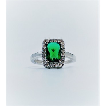 Anello Dubai con zircone verde smeraldo rettangolare e zirconi bianchi