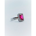 Anello Dubai con zircone rosso rubino rettangolare e zirconi bianchi