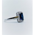 Anello Dubai con zircone blu zaffiro rettangolare e zirconi bianchi