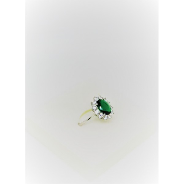 Anello con pietra semi-preziosa verde