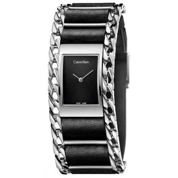 Calvin Klein impeccable in pelle nera